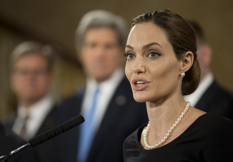Angelina Jolie bude na univerzite prednášať o ženách