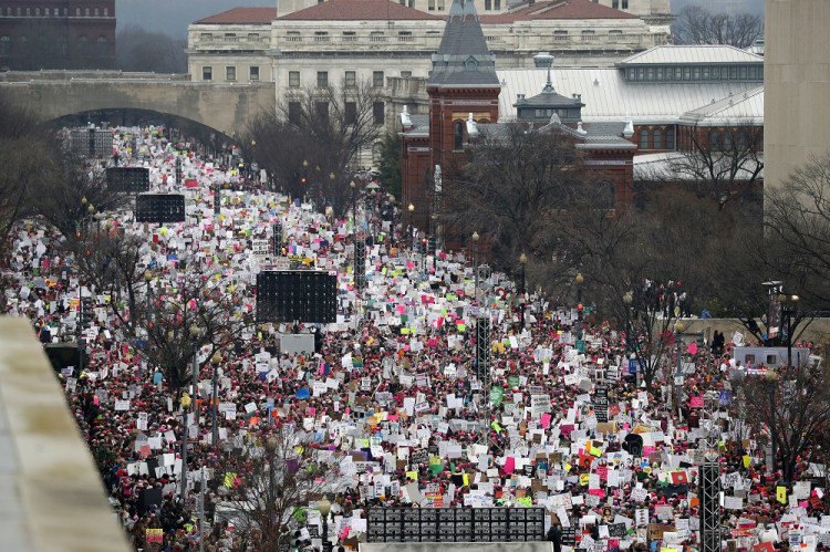 Ženy pochodovali proti Trumpovi. Prišlo viac ľudí ako na inauguráciu prezidenta