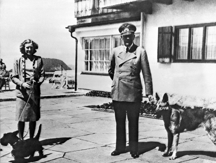 Eva Braunová nebola naivná, ani nevinná. Pomáhala tvoriť obraz Adolfa Hitlera
