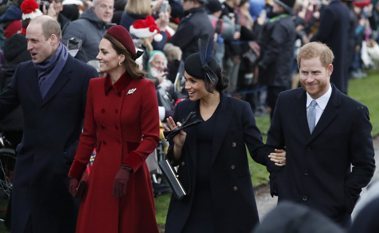 Vojvodkyne Meghan a Kate sa na omši ukázali vo výbornej nálade