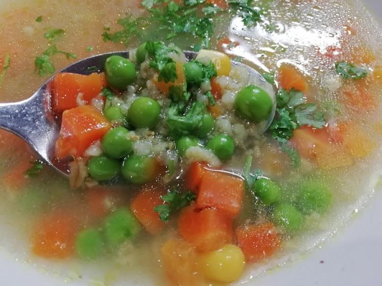 Rýchla zeleninová polievka s ovsenými vločkami, zdravý RECEPT