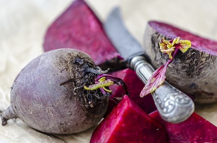 Cvikla ako jedna z hlavných ingrediencií vrstveného šalátu. Fotka - Redakcia Žien v meste