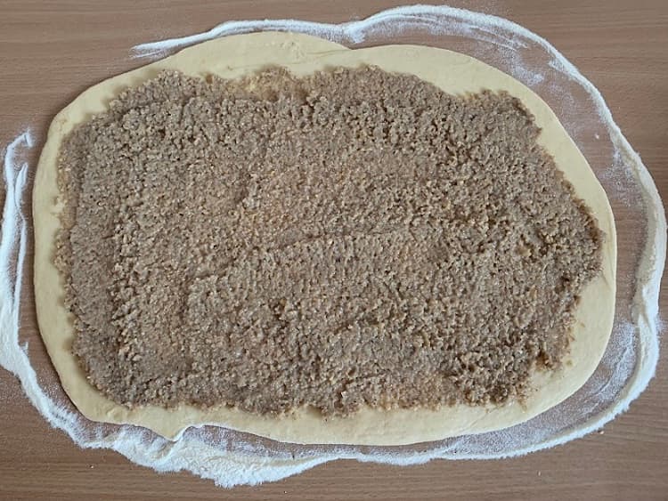 Orechovník z kysnutého cesta 6. Fotka - Andrea Bunčeková