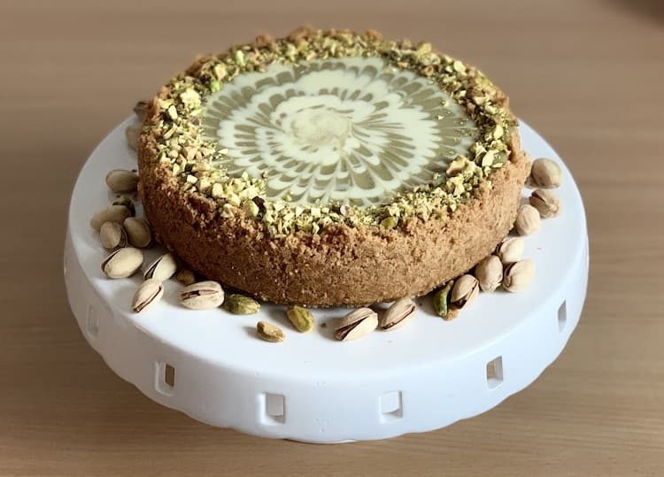Vláčny pistáciový cheesecake: Recept aj s bielou čokoládou