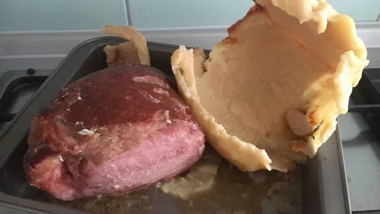 Pečené údené mäso v cestíčku 6. Fotka - Redakcia Žien v meste