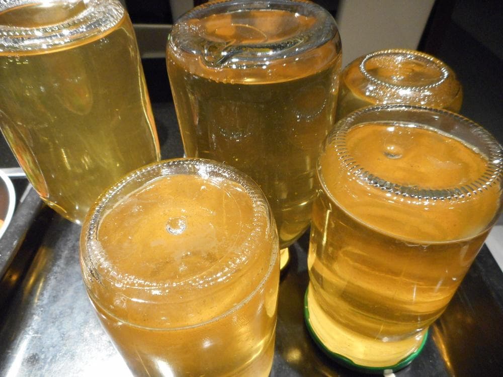 Najlepší domáci sirup 5x inak. RECEPT na púpavový, bazový, lipový, ovocný aj limetkový sirup