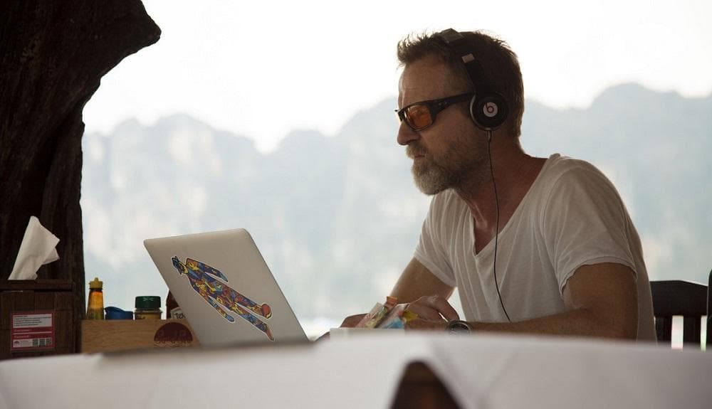 Harry Hole je späť. Ženatý a šťastný…