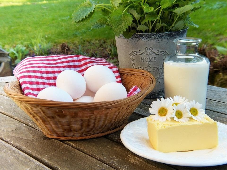 Európa bojuje s nedostatkom mlieka, masla a smotany. Pocítime to na Vianoce