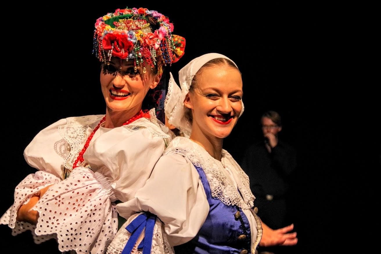 SĽUK verzus Śląsk, alebo čo na folklóre očarilo Slovenku Martinu a Poľku Kasiu