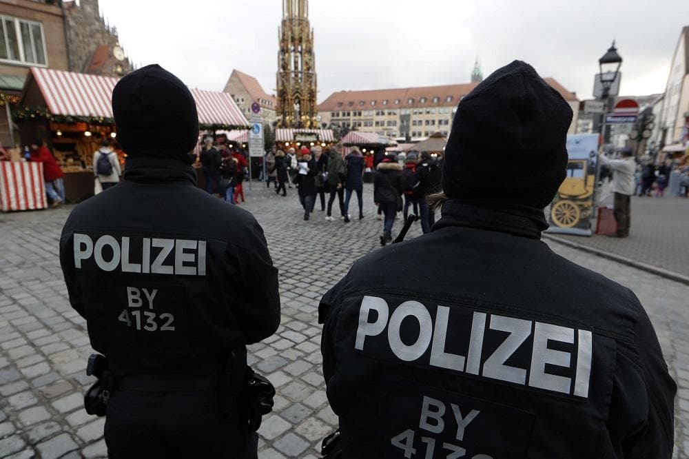 Moslimský policajt, ktorý nepodal ruku kolegyni, vyviazol s pokutou