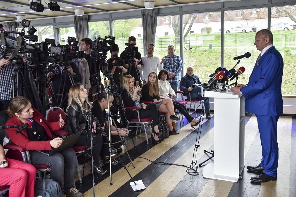 Finančník Béreš nebude kandidovať za prezidenta, obvinenie z útoku na manželku neustál