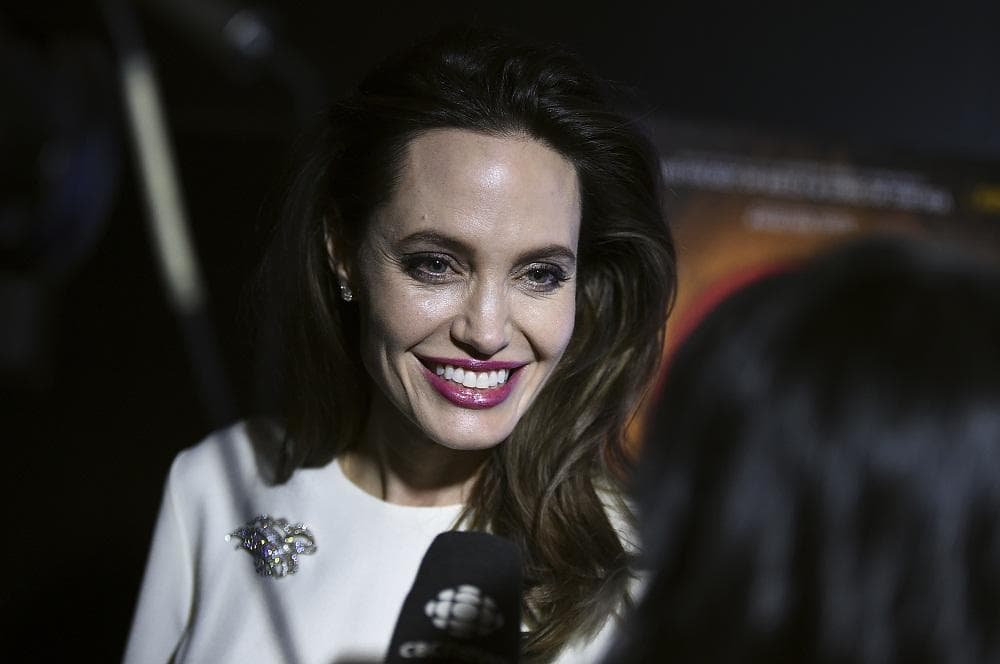 Angelina Jolie si nechala odstrániť prsia. Ženy naučila, čo je to mastektómia