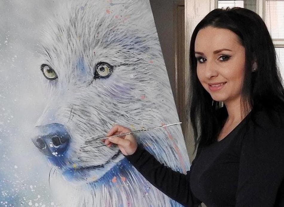 Víťazka súťaže Čo dokáže mama – Miroslava Grisáková maľuje priamo na kabelky