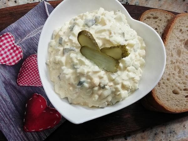 Najlepší tradičný vajíčkový šalát – rýchly a jednoduchý