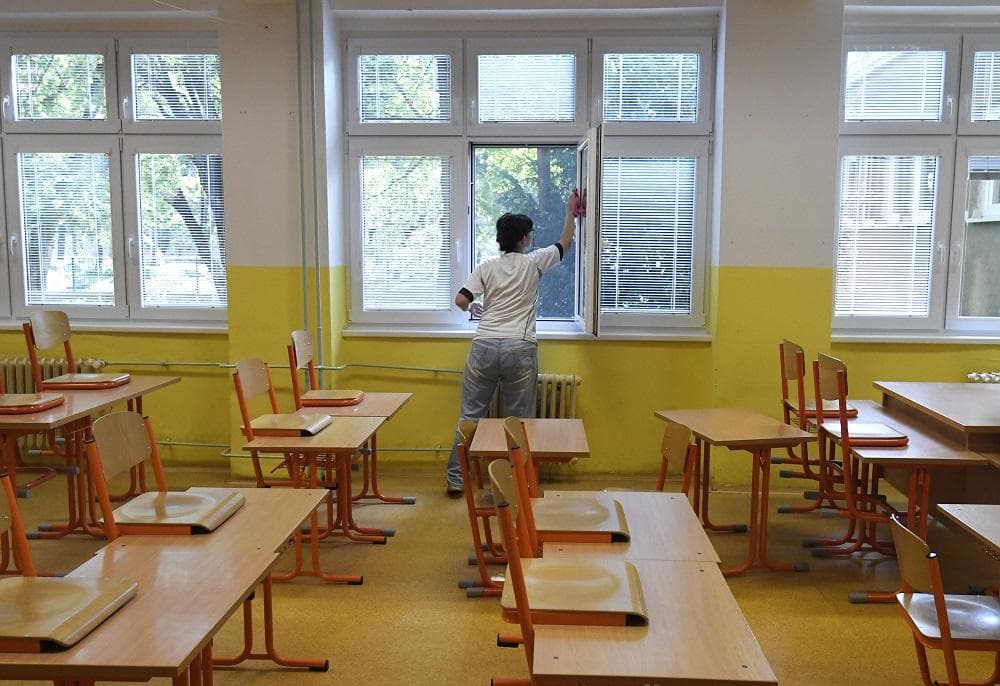 Riaditeľka školy zorganizovala pre deti cvičný teroristický útok. Prepustili ju