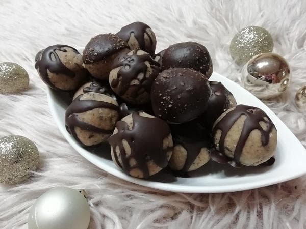Najlepšie gaštanové guľky s čokoládou, nepečený RECEPT