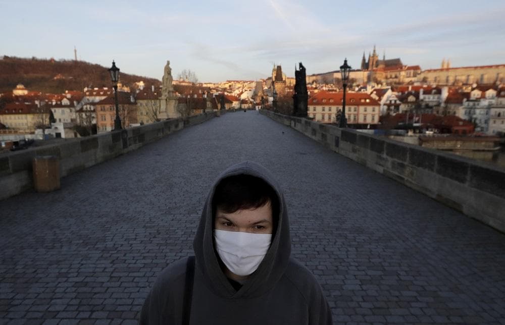 V Česku sa prví traja ľudia vyliečili z koronavírusu