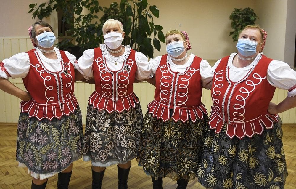 Majú cez 60 rokov, ale spievajú a zabávajú druhých. Skupina Odvážne ženy funguje 20 rokov