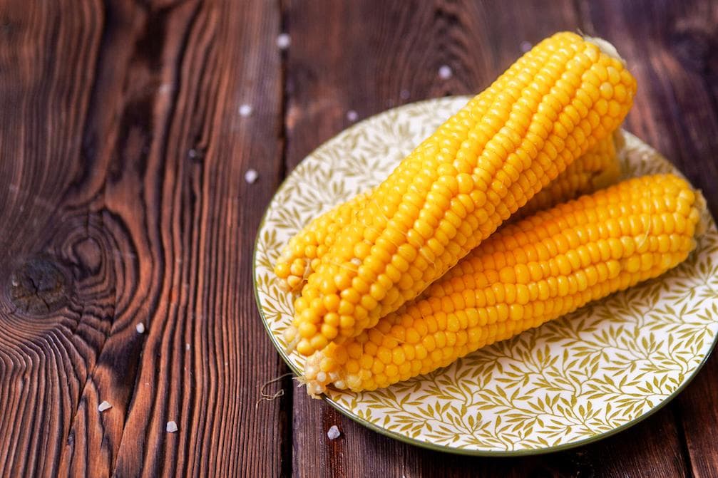 Ako dlho sa varí kukurica: Kompletný recept a tipy