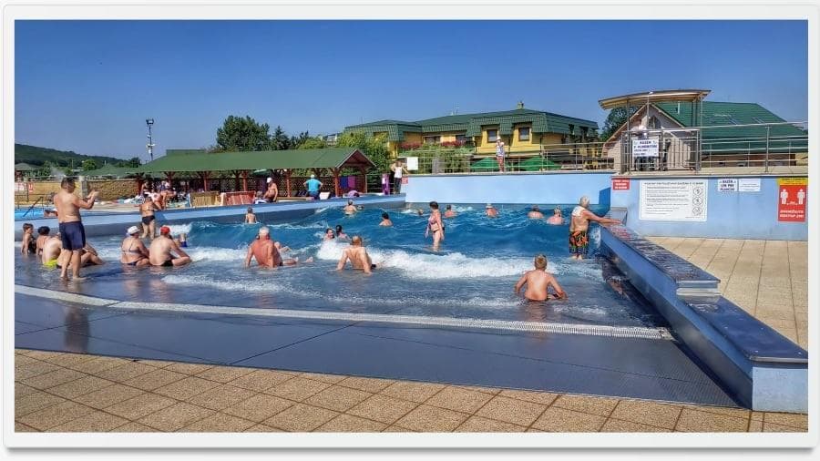 Kúpalisko Podhájska po 8 dňoch od smršte otvorili