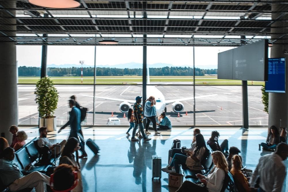 Ženy a muži cestujú inak – líšia sa dôvody i počet ciest