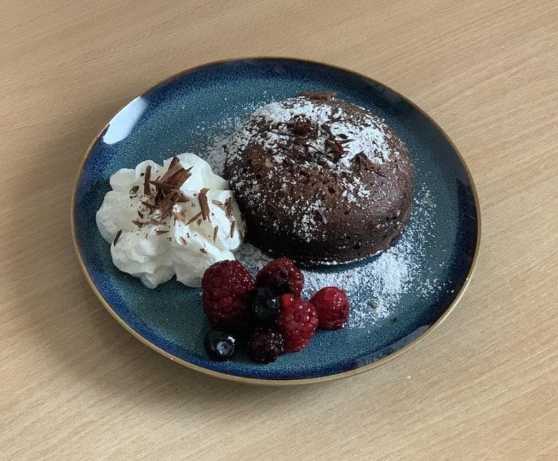 Čokoládový mug cake z ovsených vločiek: Rýchly a hrnčekový
