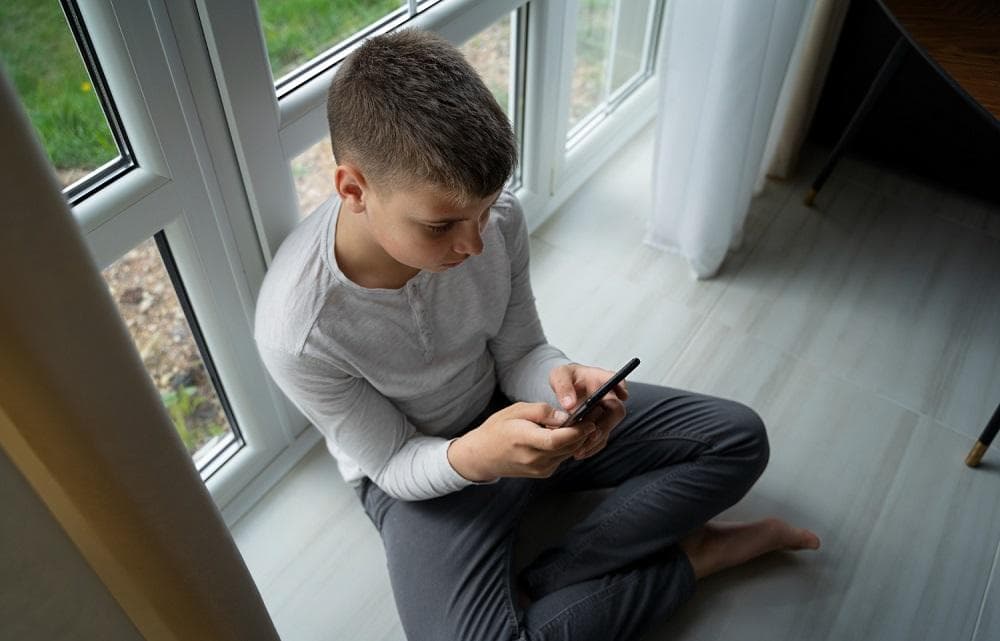 Seriál Adolescent alebo keď dieťa ani v detskej izbe nie je v bezpečí