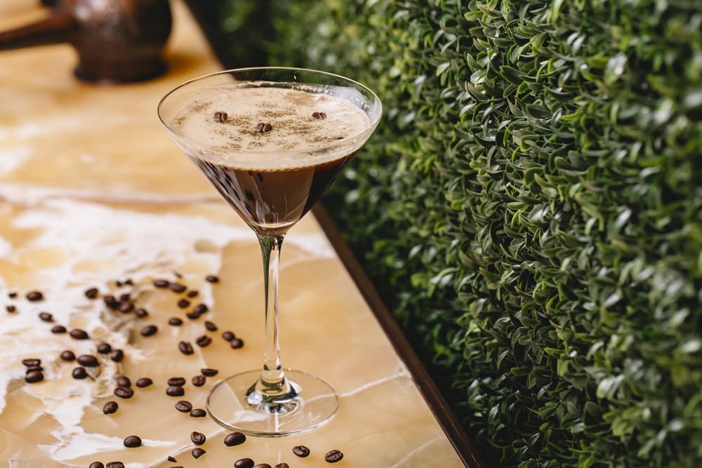 Espresso Martini – kávový koktail, ktorý ťa postaví na nohy