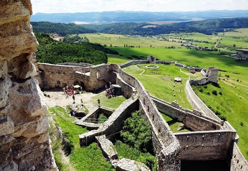 Spišský hrad láka návštevníkov v noci