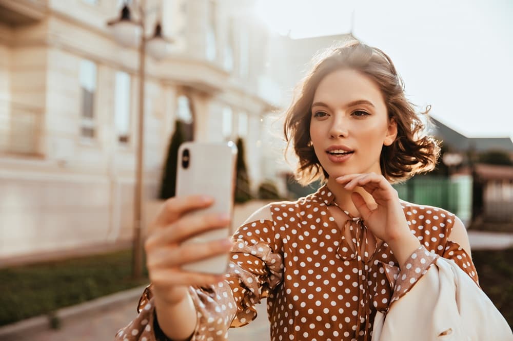 Instagram alebo TikTok: Čo je lepší nástroj pre ženský biznis