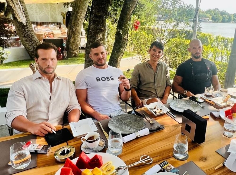 Stíhaní Andrew Tate s bratom si užili stretnutie s Kaliňákom a Glückom
