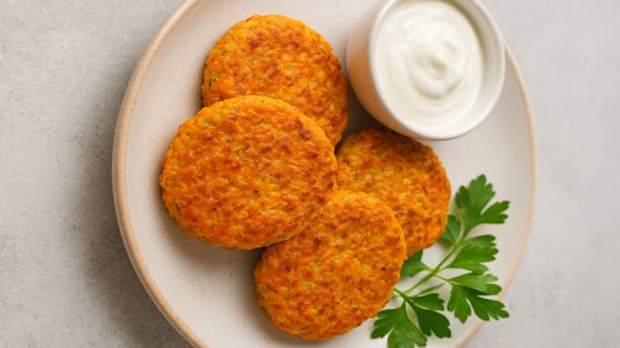 Recept na mrkvovo-proteínové placky. Foto - AI
