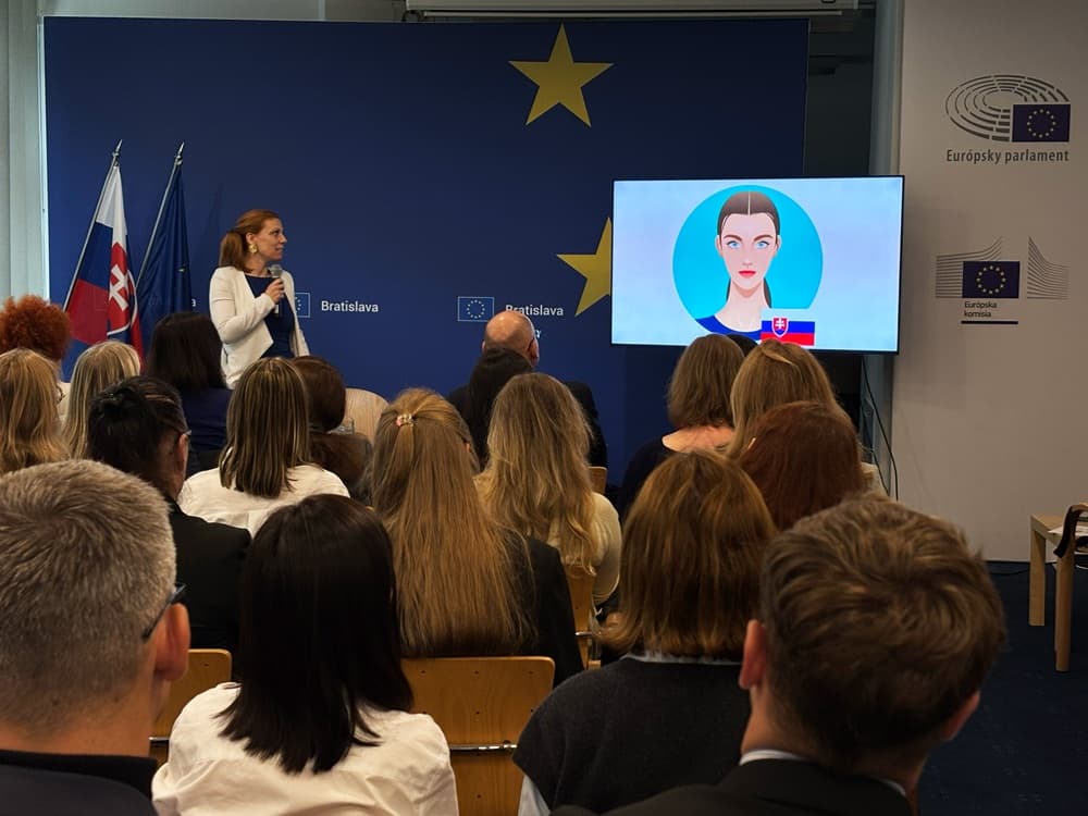 Umelá inteligencia pomáha v boji proti domácemu násiliu – oceňovaná chatbotka Sophia hovorí slovensky
