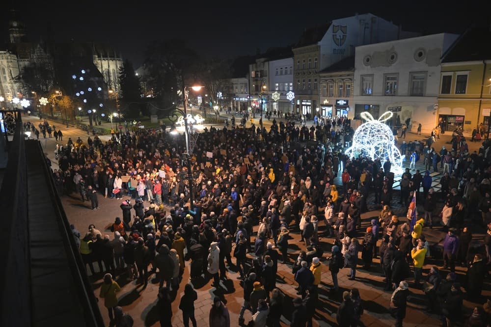 V desiatich slovenských mestách boli protivládne protesty