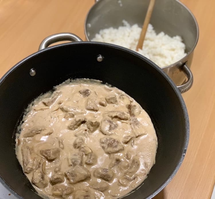 Hovädzí stroganov: Recept zo sviečkovice s dusenou ryžou