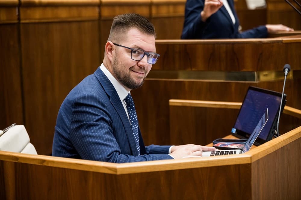 Etický kódex nevráti slušnosť do parlamentu, ani rešpekt k ženám