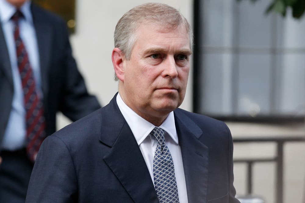 Britská polícia zatkla exprinca Andrewa kvôli Epsteinovi