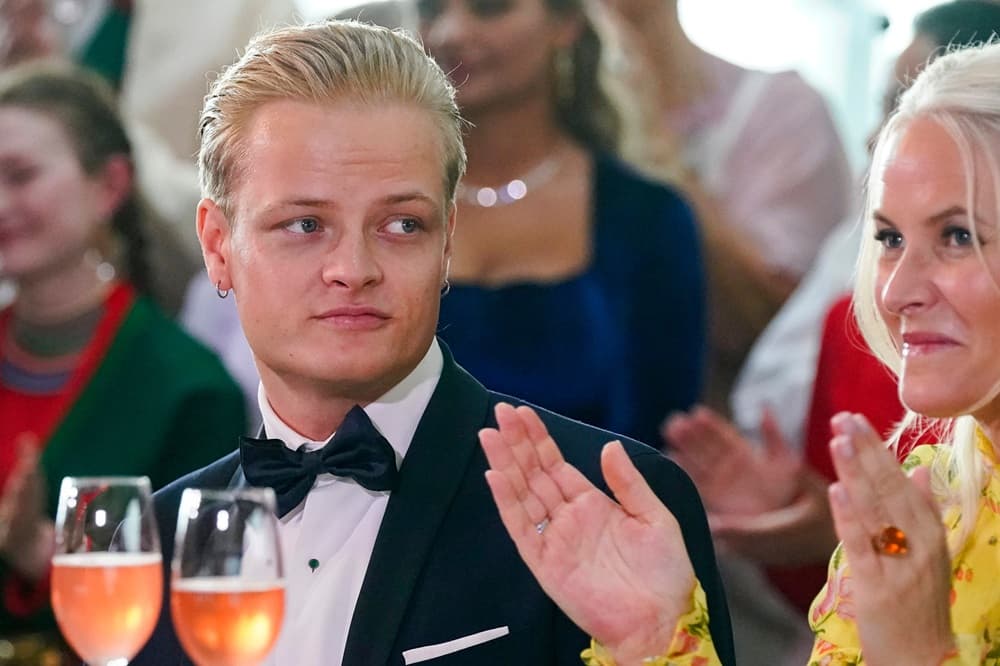 Ženy mal znásilňovať v spánku a natáčať si to. Nórska kráľovská rodina škandálom trpí