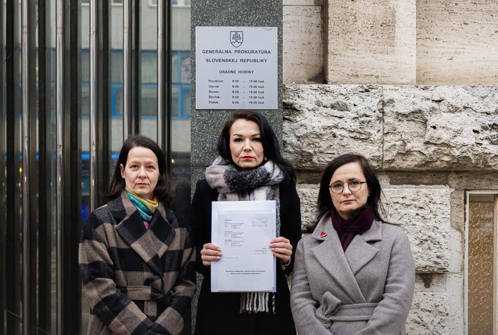 PS podáva trestné oznámenie pre prepojenia Epsteina na Slovensko