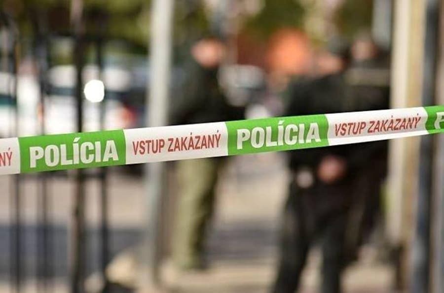 Polícia vyšetruje násilnú smrť ženy v okrese Galanta, obvinili jej manžela