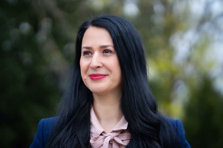 Chcem vrátiť život do mesta aj pre moje dcéry, vraví Lucia Loskotová, kandidátka na primátorku Hlohovca