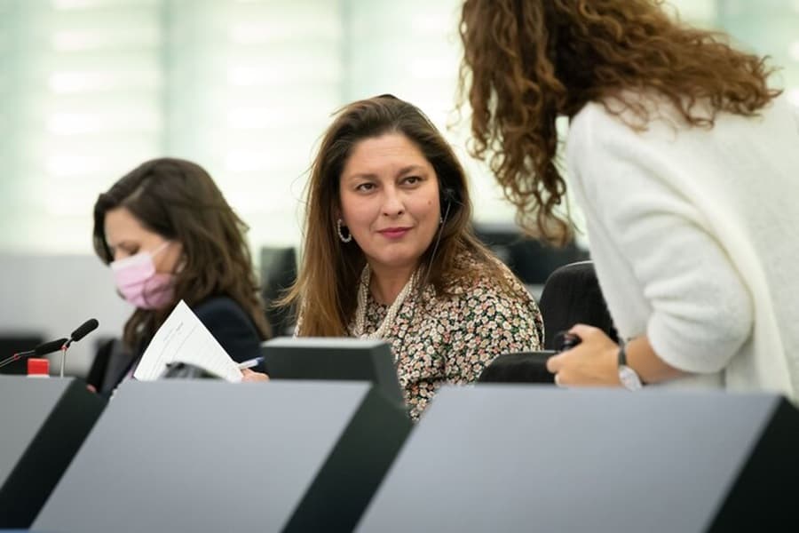 Európsky parlament žiada jednotnú definíciu znásilnenia, pripomína Gisele Pelicotovú