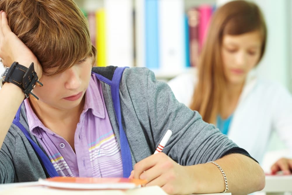 Tínedžeri sa nesmú cítiť neviditeľní, hovorí k násiliu na školách koučka Emőke Benková