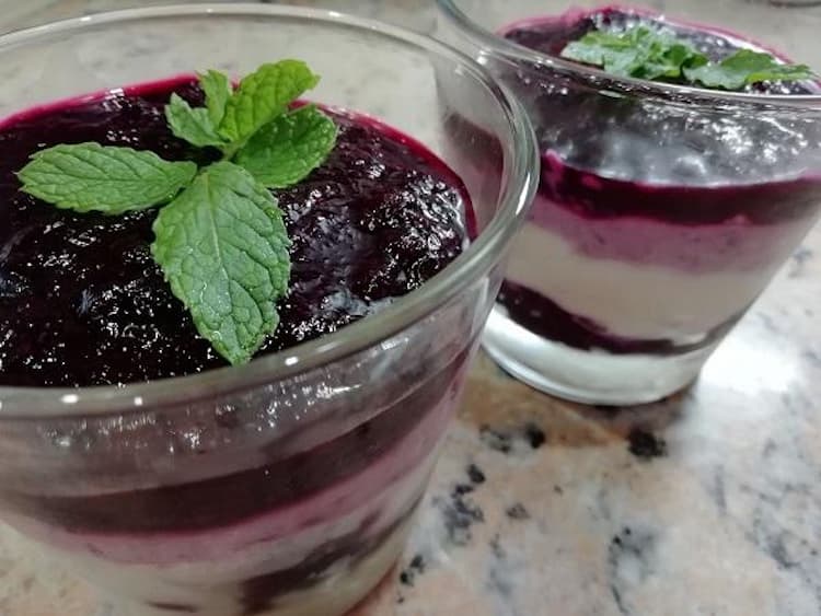 Dezert s mascarpone a čučoriedkami: Ľahký recept do pohára