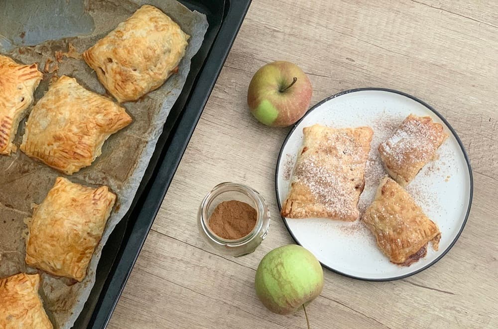 Jablkové taštičky, stačia vám 3 ingrediencie, ktoré väčšinou máte doma