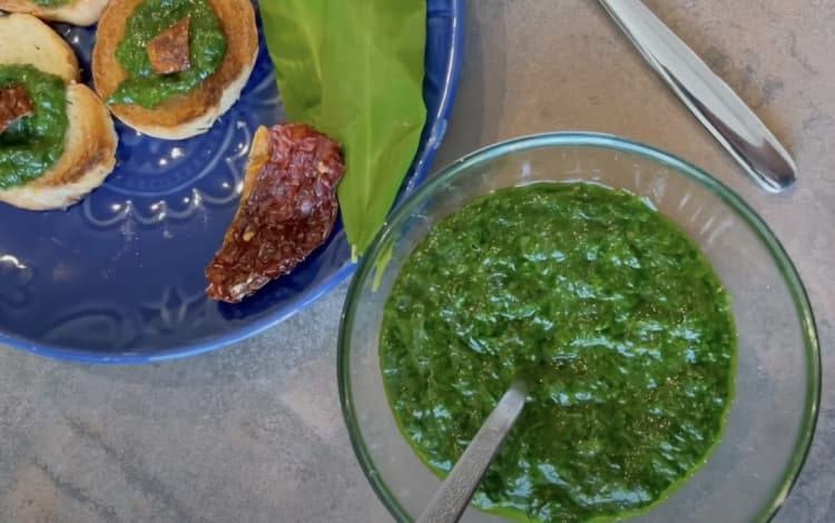 Pesto z medvedieho cesnaku. Fotka - Redakcia Žien v meste