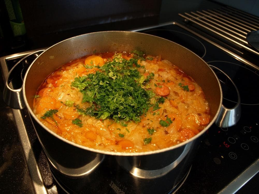 Výborná kapustová polievka s párkom, letný RECEPT