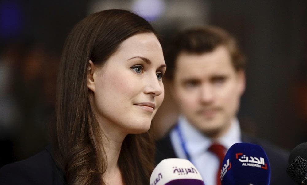 Fínska premiérka sa ospravedlnila za fotografiu z párty