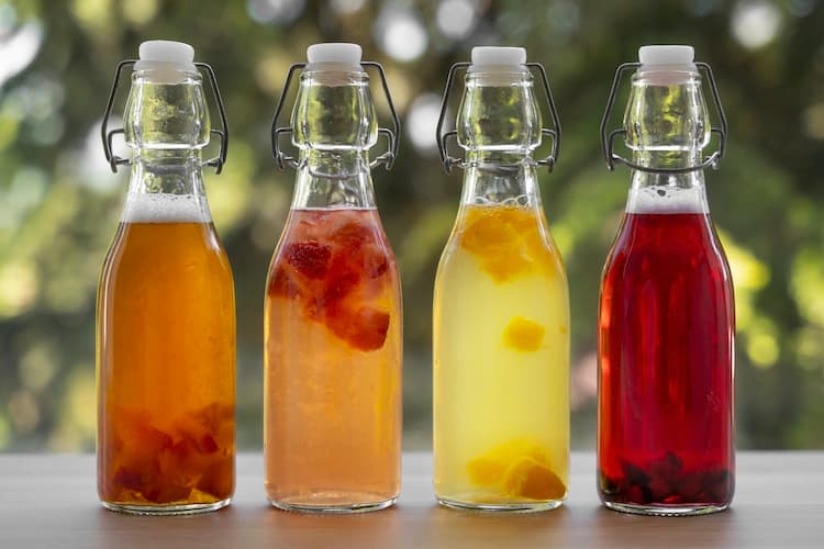 Domáca kombucha môže mať viacero ovocných verzií než klasická zázvorovo-citrónová. Fotka - Freepik