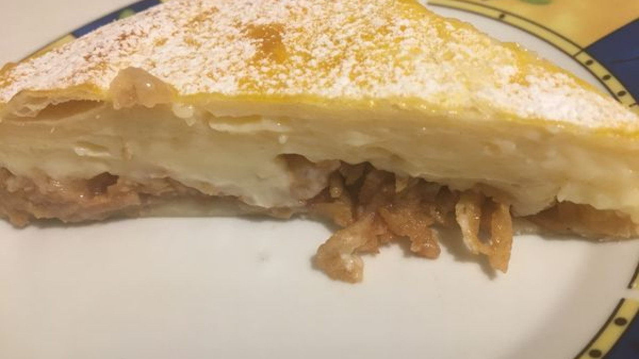 Jablkový koláč s pudingom